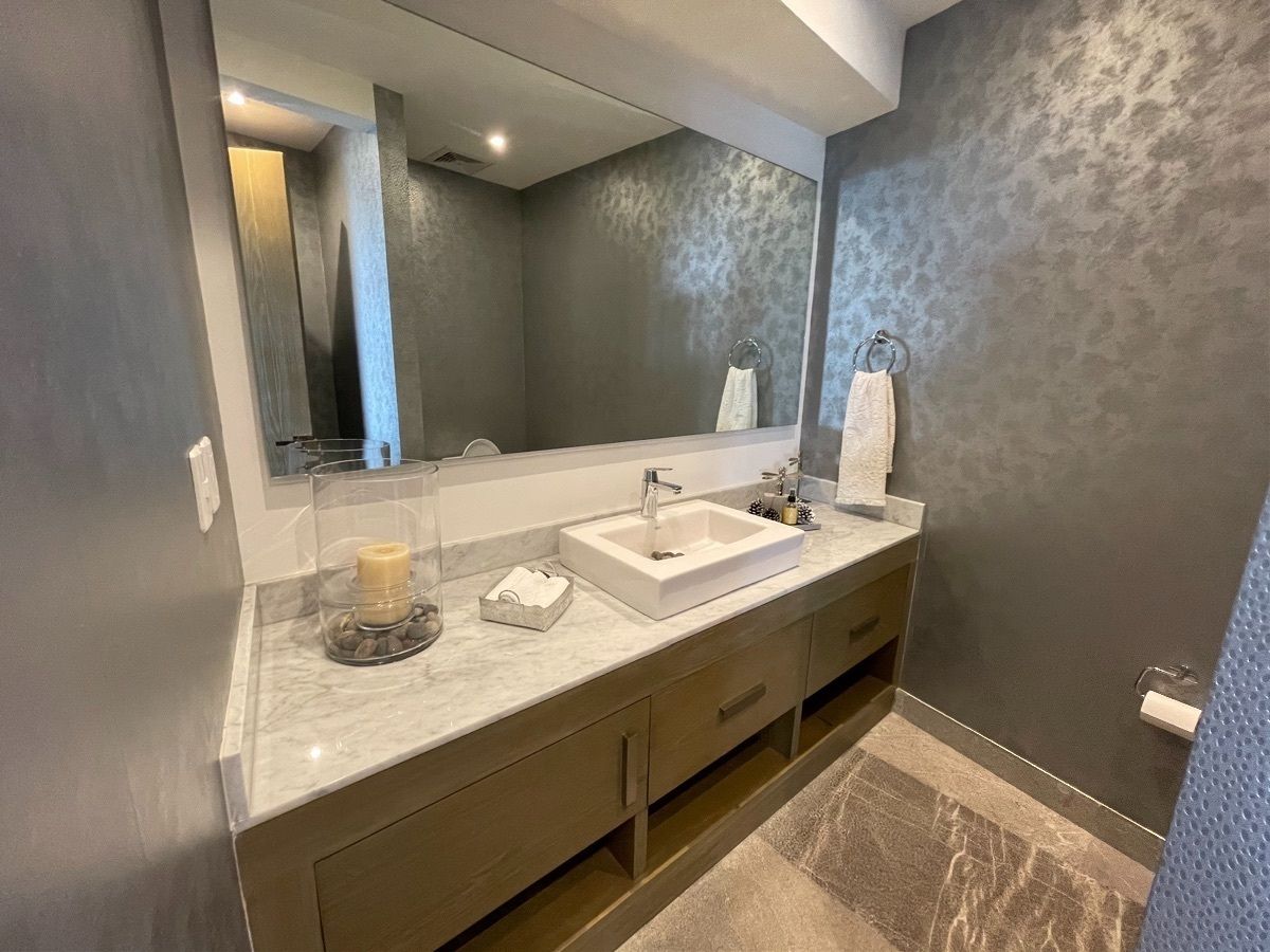 12 de 25: baño de visitas