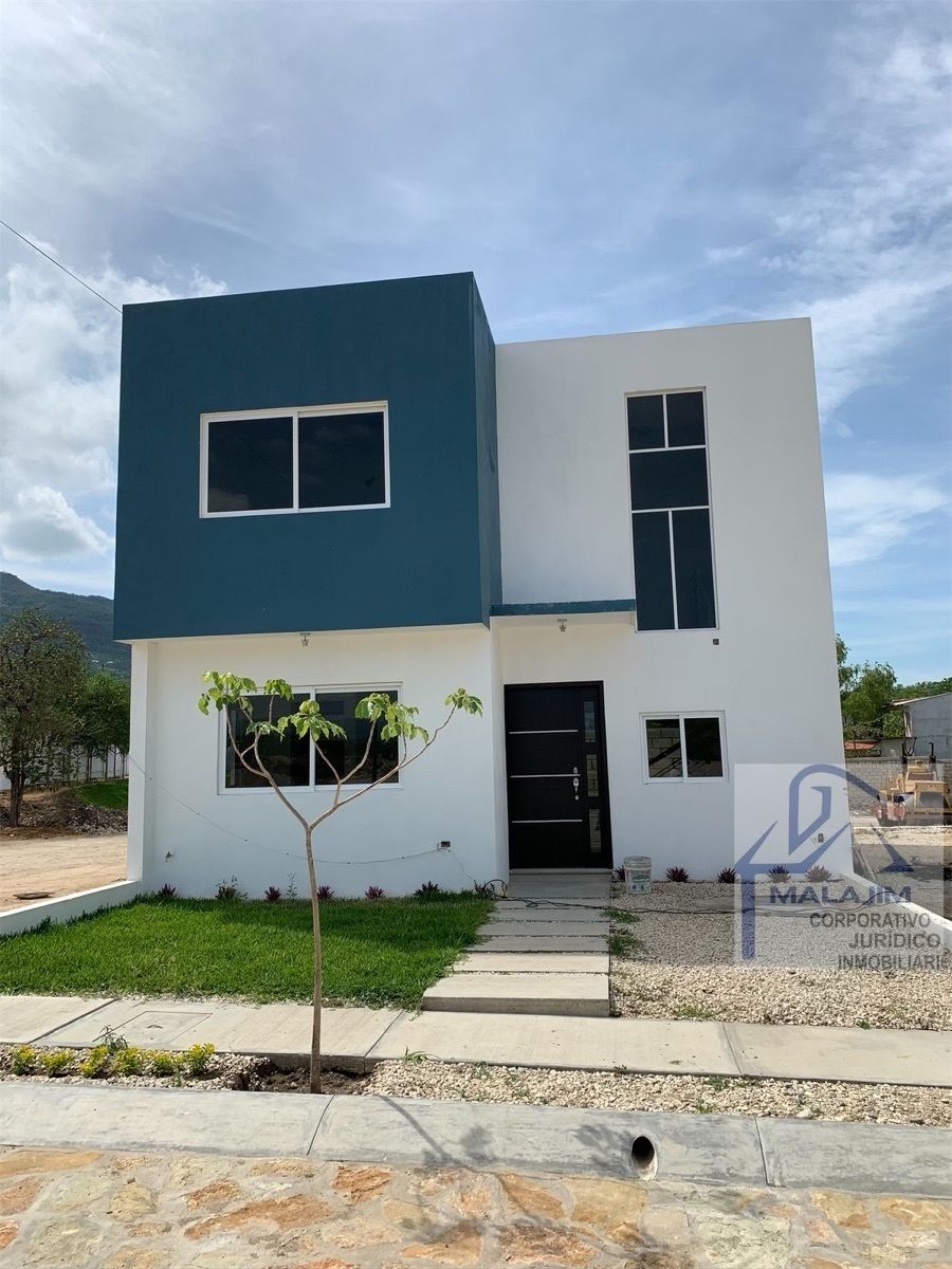 Bonita y Modera Casa en Venta, 3 o 4 Habitaciones, Fracc Privado al Sur  Poniente