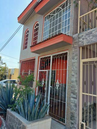 CASA DE DOS PISOS EN -SANTA FE- TLAJOMULCO DE ZUÑIGA | EasyBroker