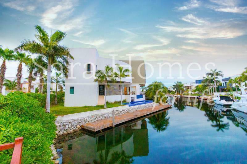 Casa en venta frente al mar Puerto Cancun Residencial