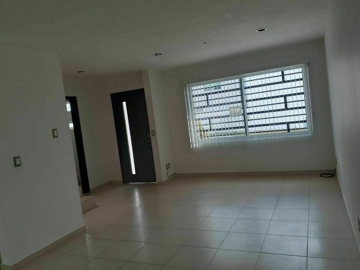 RENTA CASA CANDILES EN PRIVADA