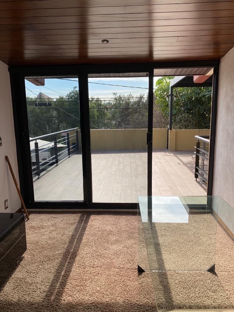 7 of 7: Amplia terraza iluminada y acondicionada 