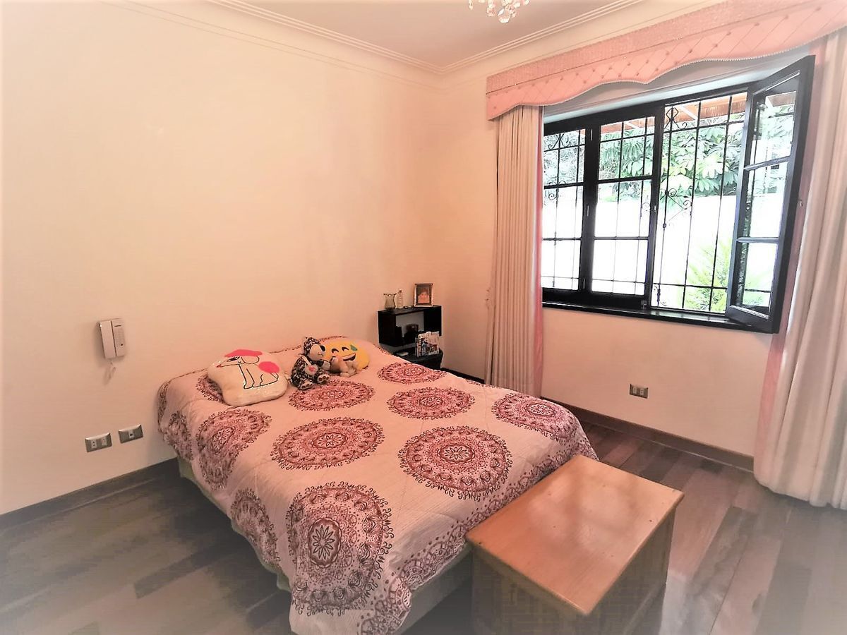20 de 30: Dormitorio Secundario con vista a jardín