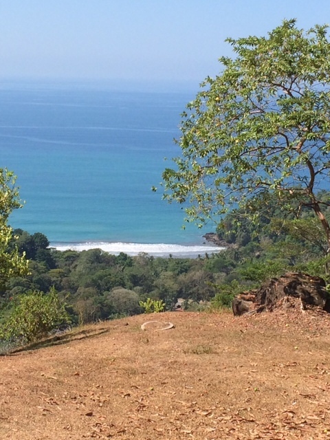 2 de 8: White water views of Achiote. Whales can be seen from here.