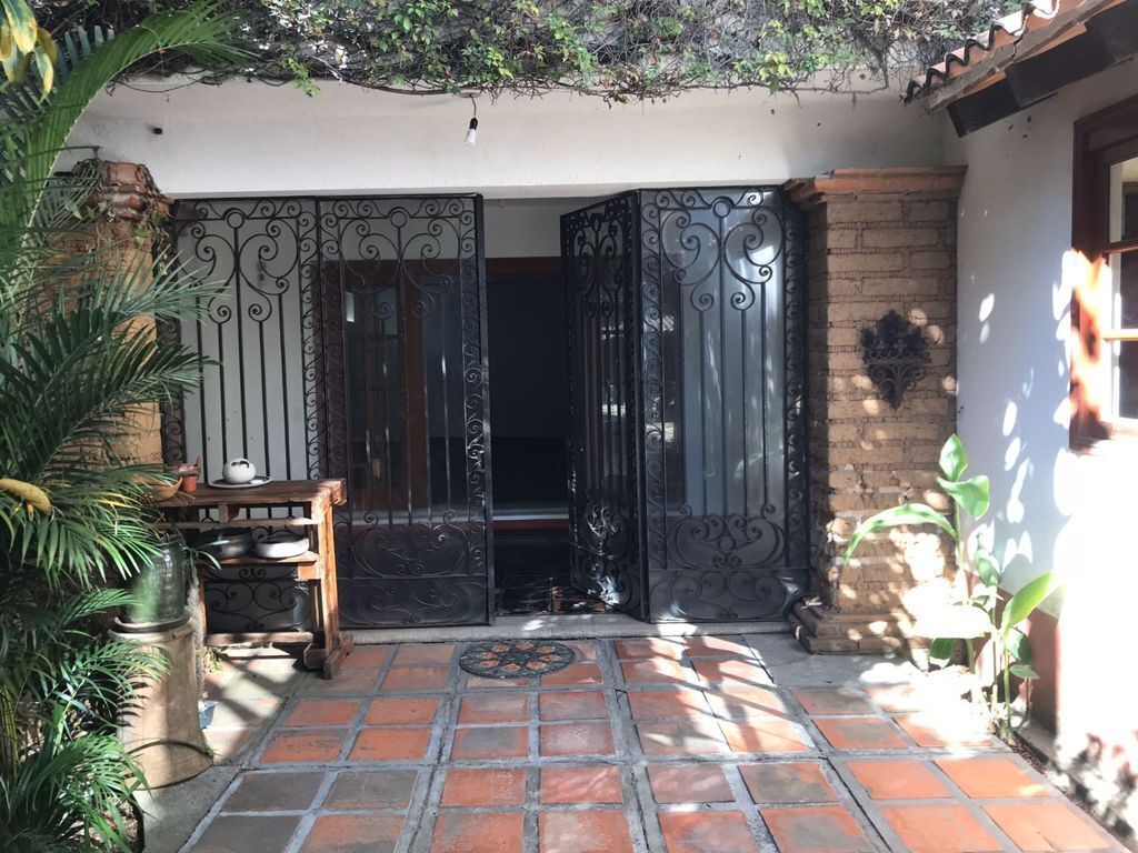 EXCELENTE CASA EN OCOTEPEC CON 340 METROS