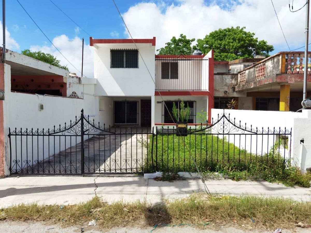 Bonita casa en Venta en zona oriente de Mérida frente a parque