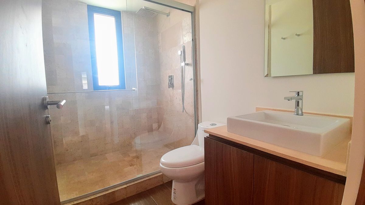 8 of 31: baño principal