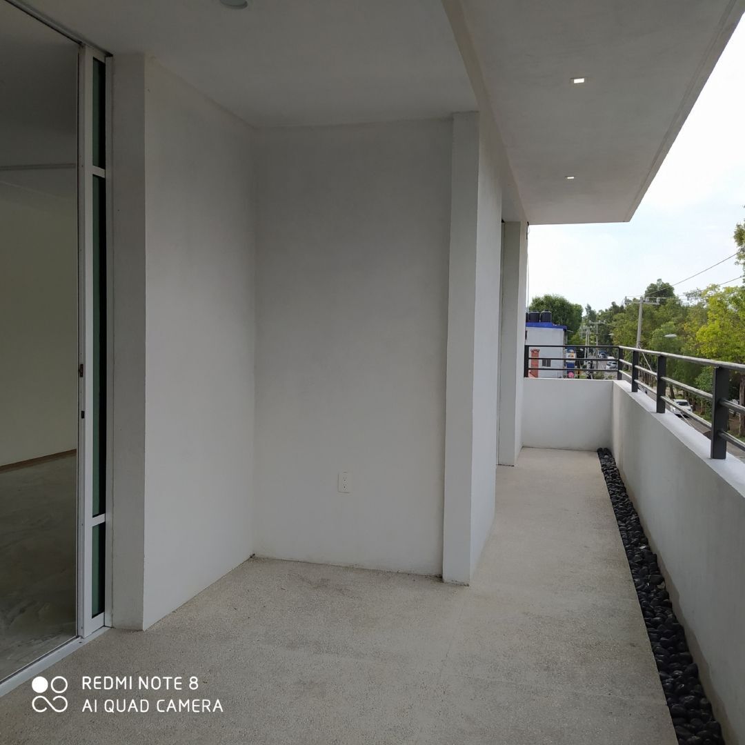 11 of 19: Balcón del comedor