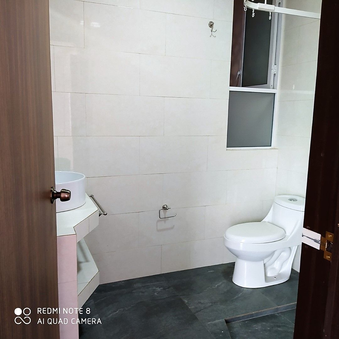 18 of 19: Baño completo recámara principal