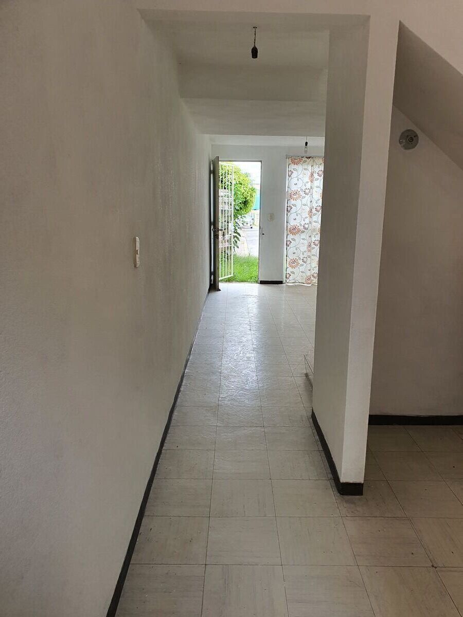 4 de 11: Vista de cocina a entrada