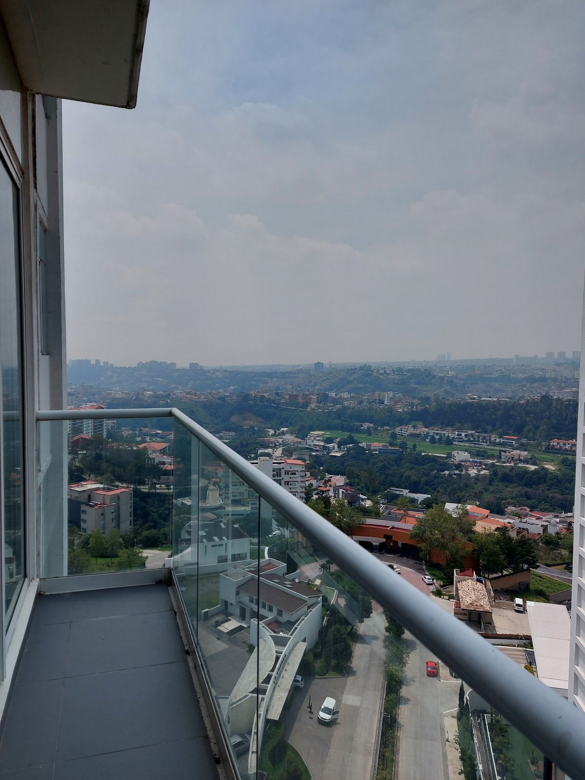 19 de 34: amplio balcón con hermosas vistas panorámicas