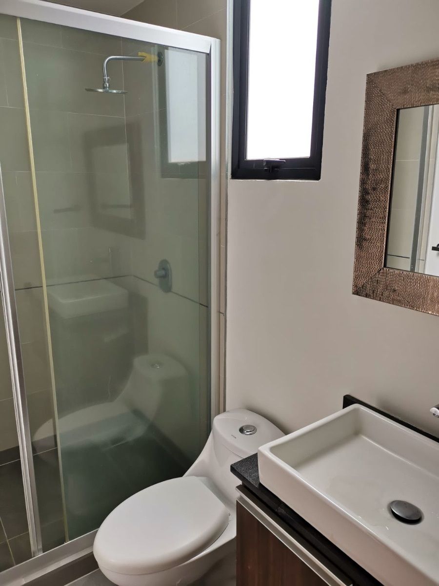 26 de 26: Baño completo