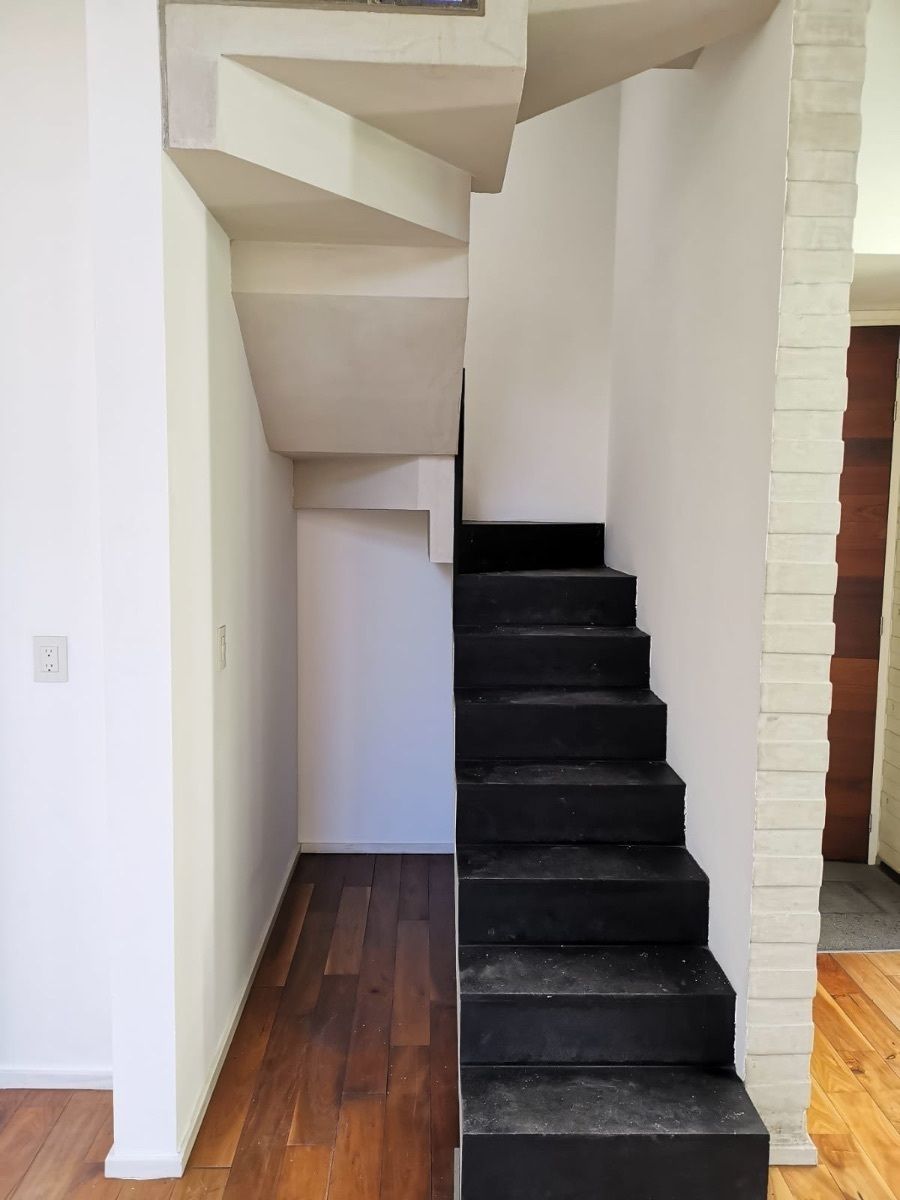 17 de 26: Escaleras al roof