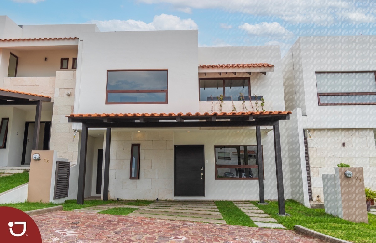 AllProperty - Elegante residencia a la venta en Altozano, Querétaro