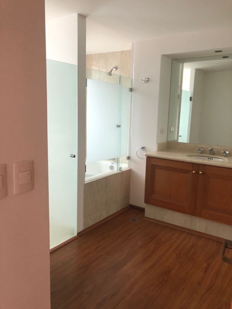 19 de 42: Baño secundario 