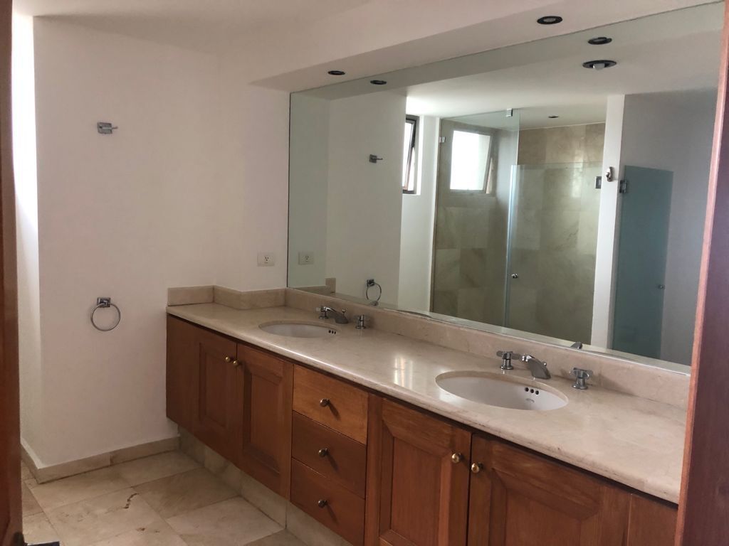 23 de 42: Baño Principal 