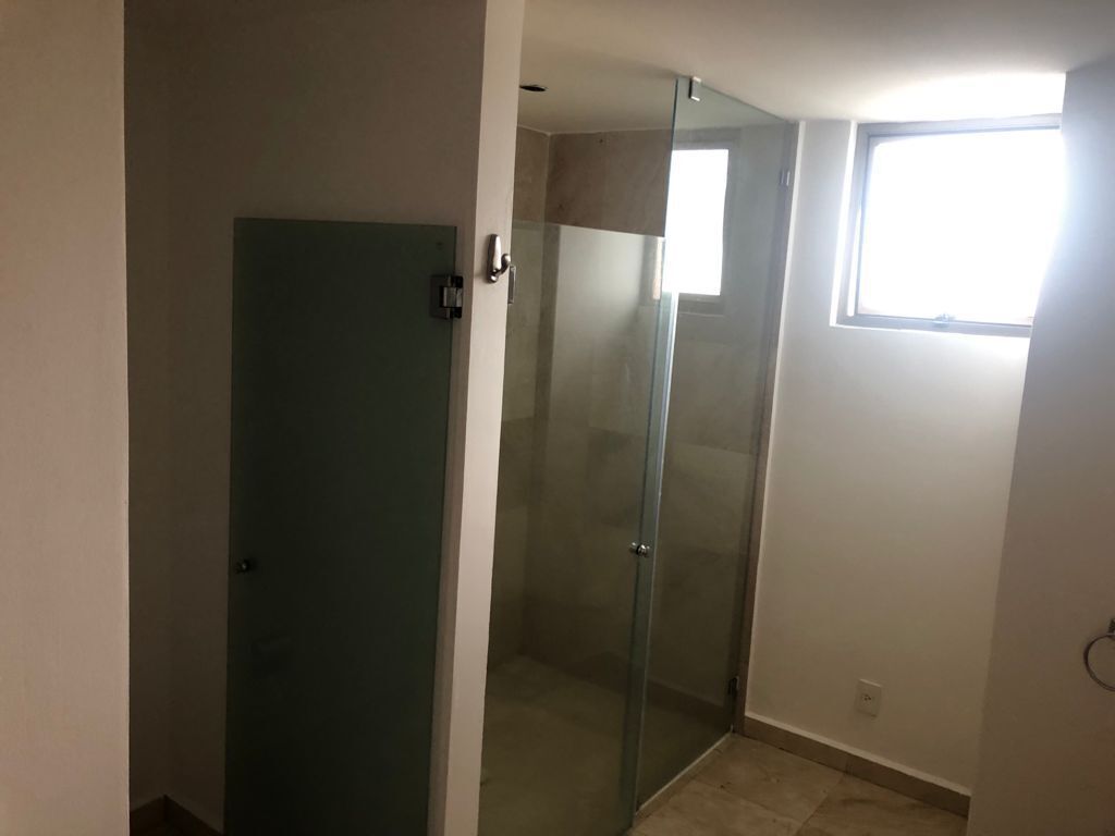 24 de 42: Baño Principal 