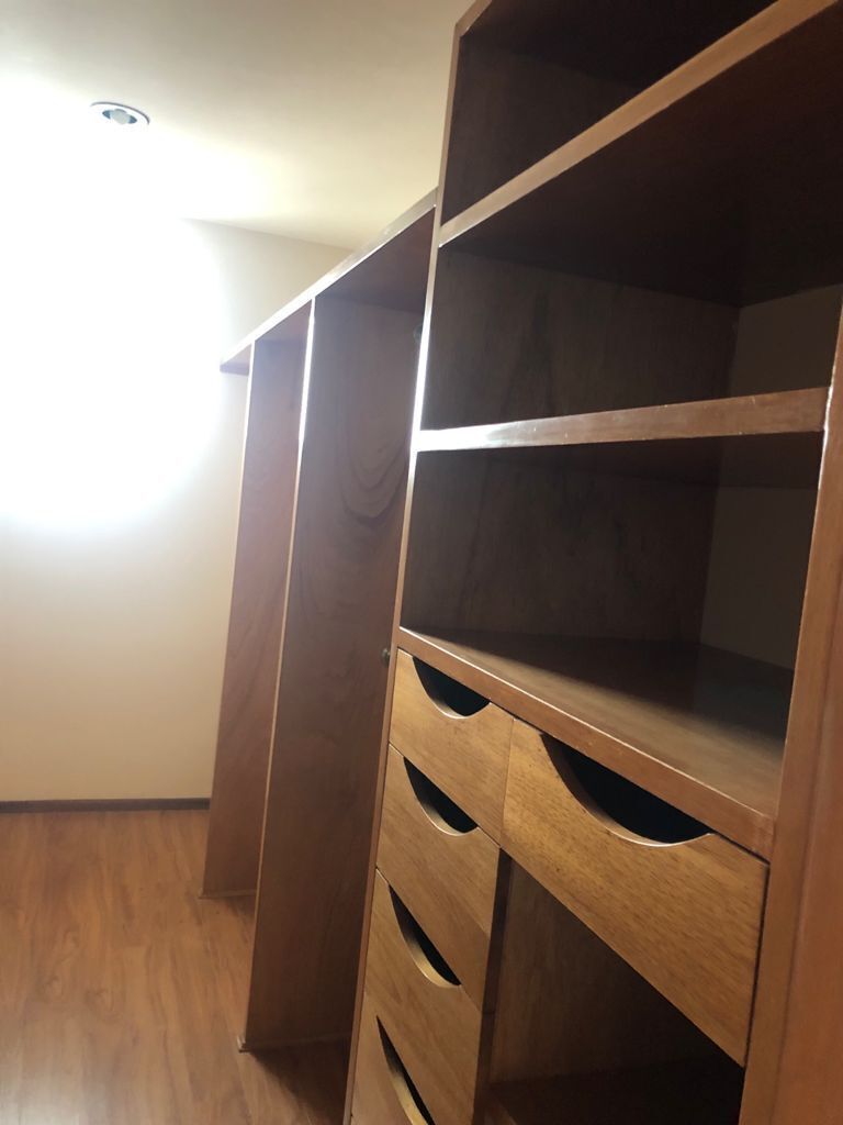 25 de 42: Vestidor Principal 