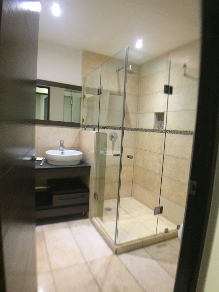 Baño completpo que comparten recamaras 2 y 3, foto 18 de 29