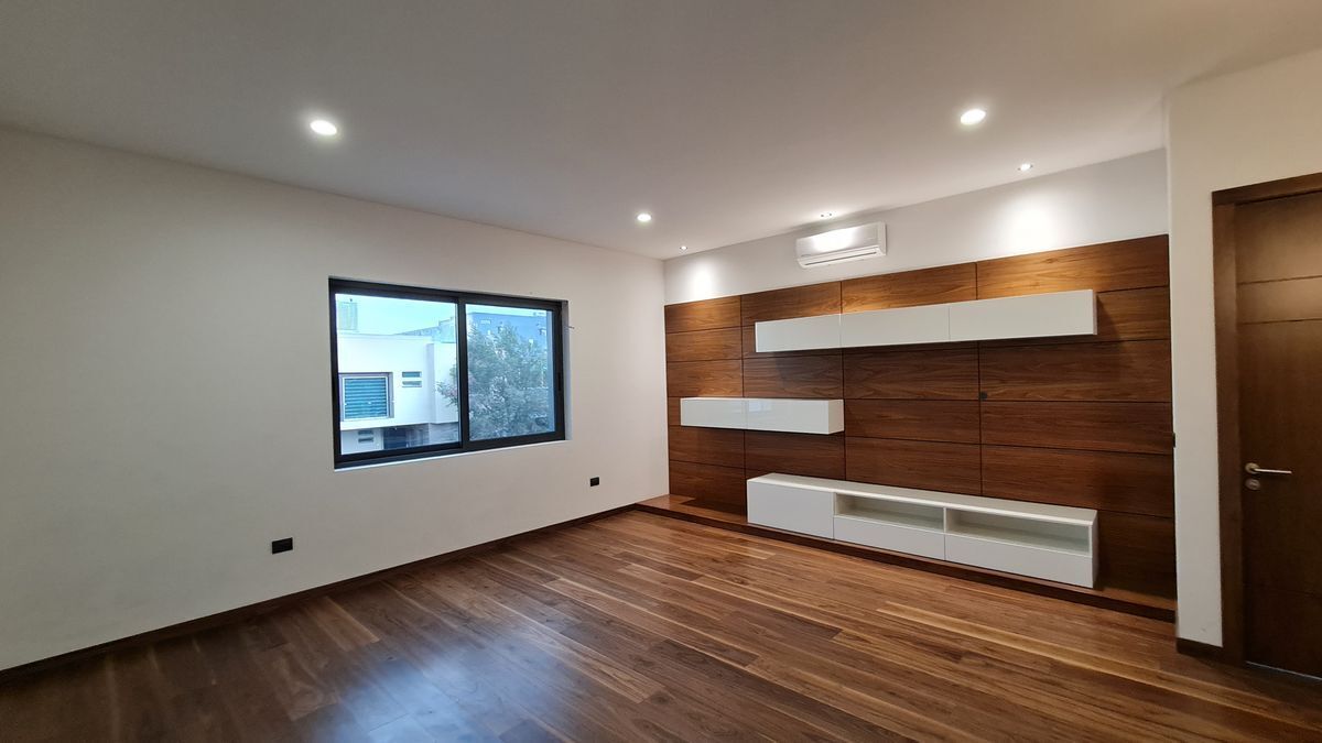 Casa Residencial con Proyecto de Diseñador!!