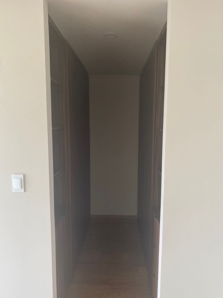 Vestidor de recámara principal, foto 14 de 18