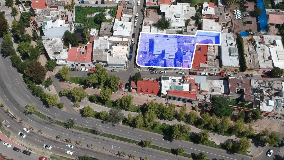 Propiedad en venta mas de mil metros de terreno en esquina sobre Pino Suarez