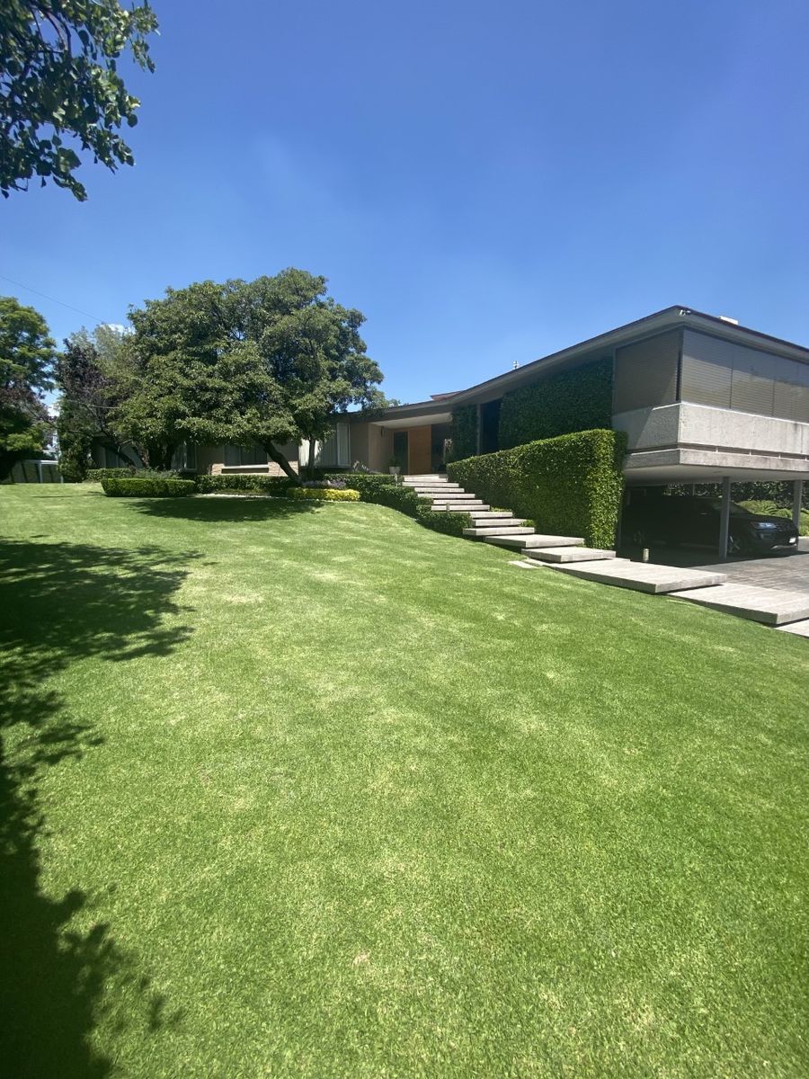 HERMOSA RESIDENCIA en calle cerrada con vigilancia, Jardines del