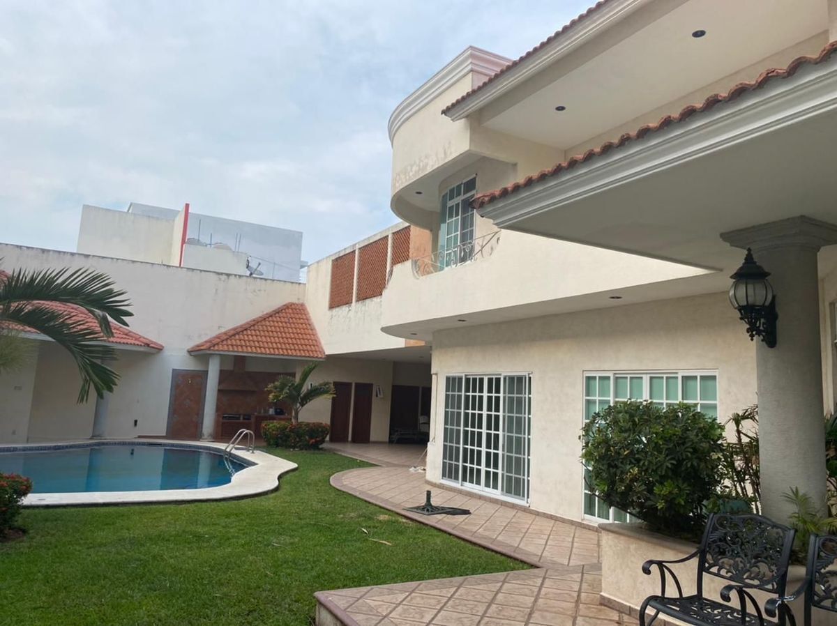 AllProperty - Casa en venta con alberca, recamara  en planta baja en Boca del Rio Veracruz.