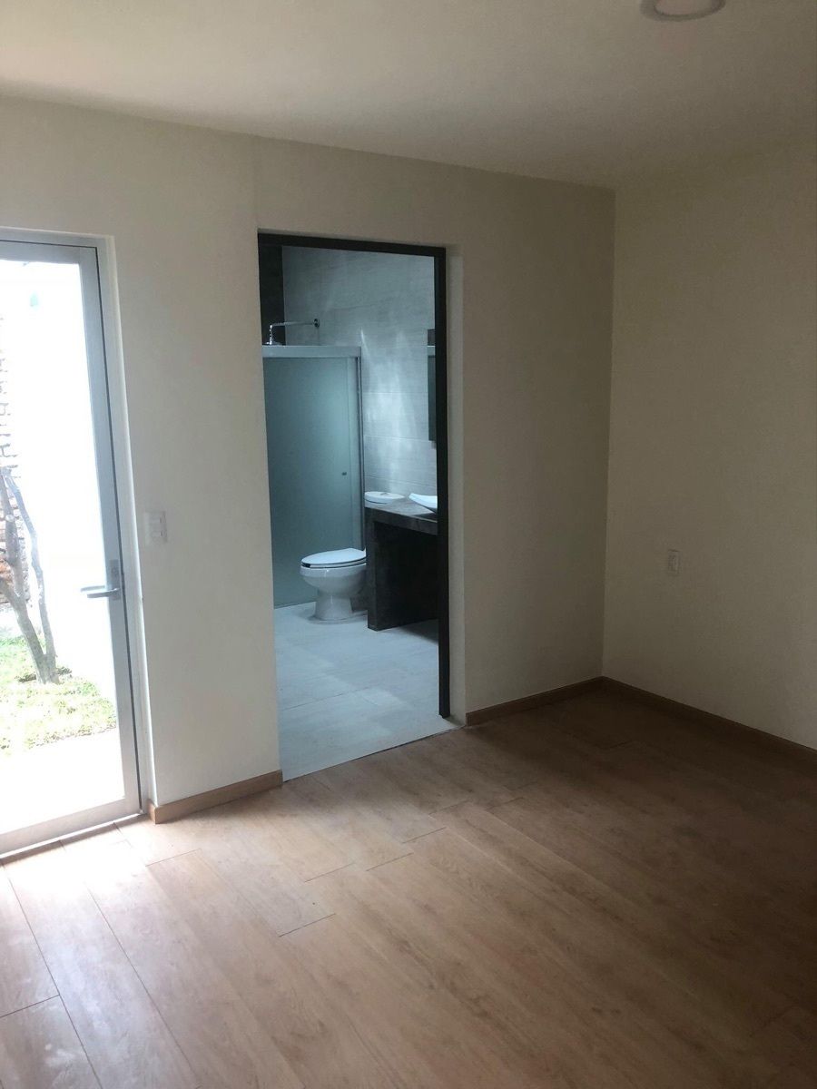 5 de 22: Habitación principal con baño 