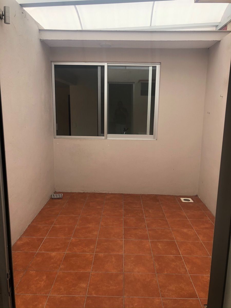13 de 22: Patio de servicio