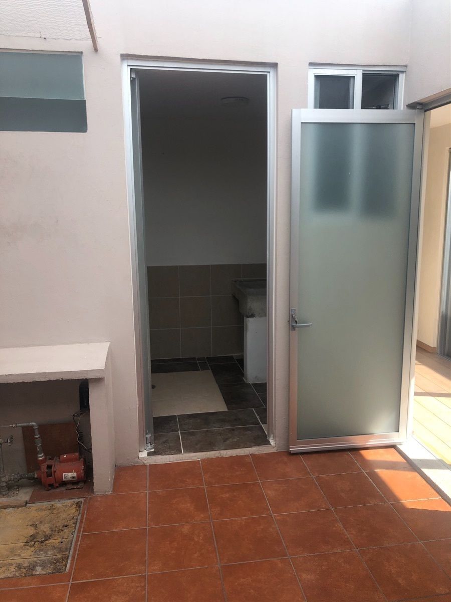 21 de 22: Patio de servicio