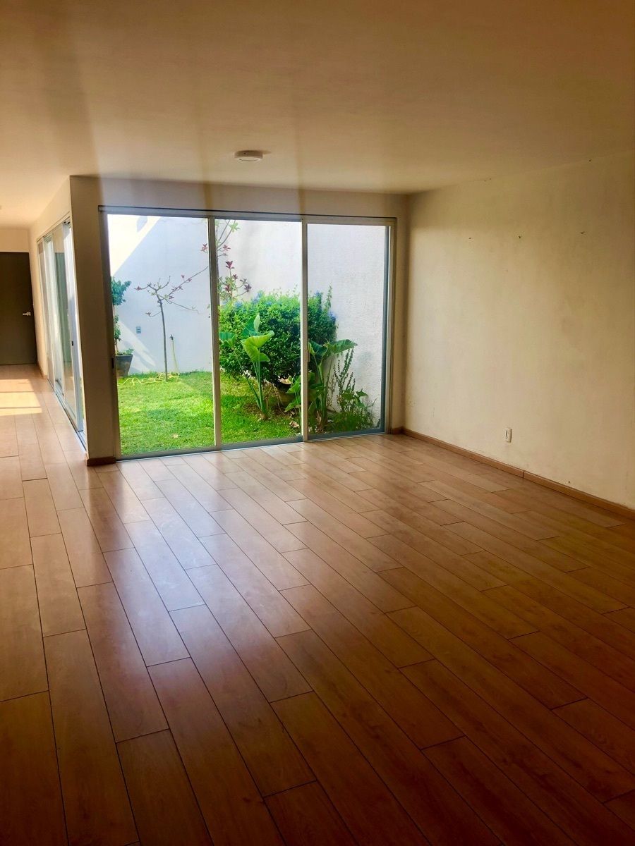 22 de 22: Sala y comedor 