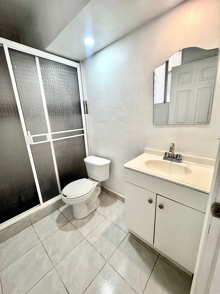 Baño completo, photo 8 of 9