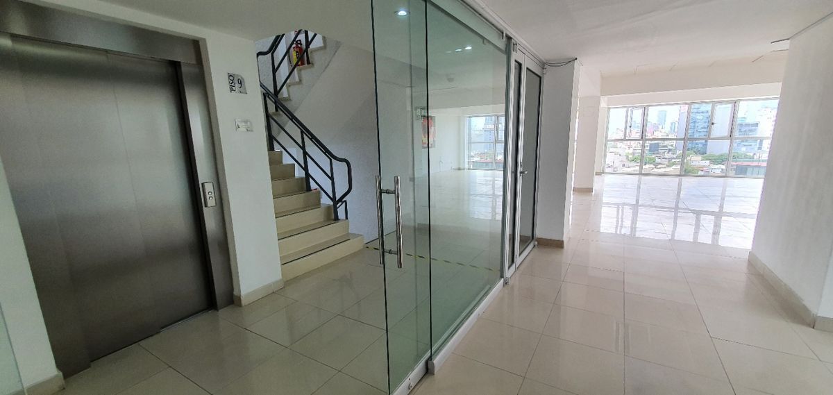 10 de 15: entrada a la oficina