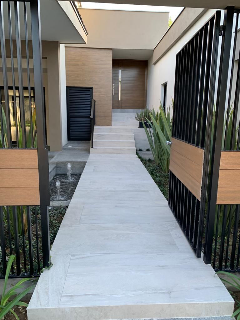 1 of 17: Entrada principal