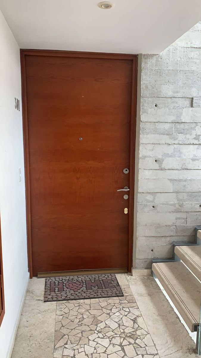 2 de 26: Puerta entrada