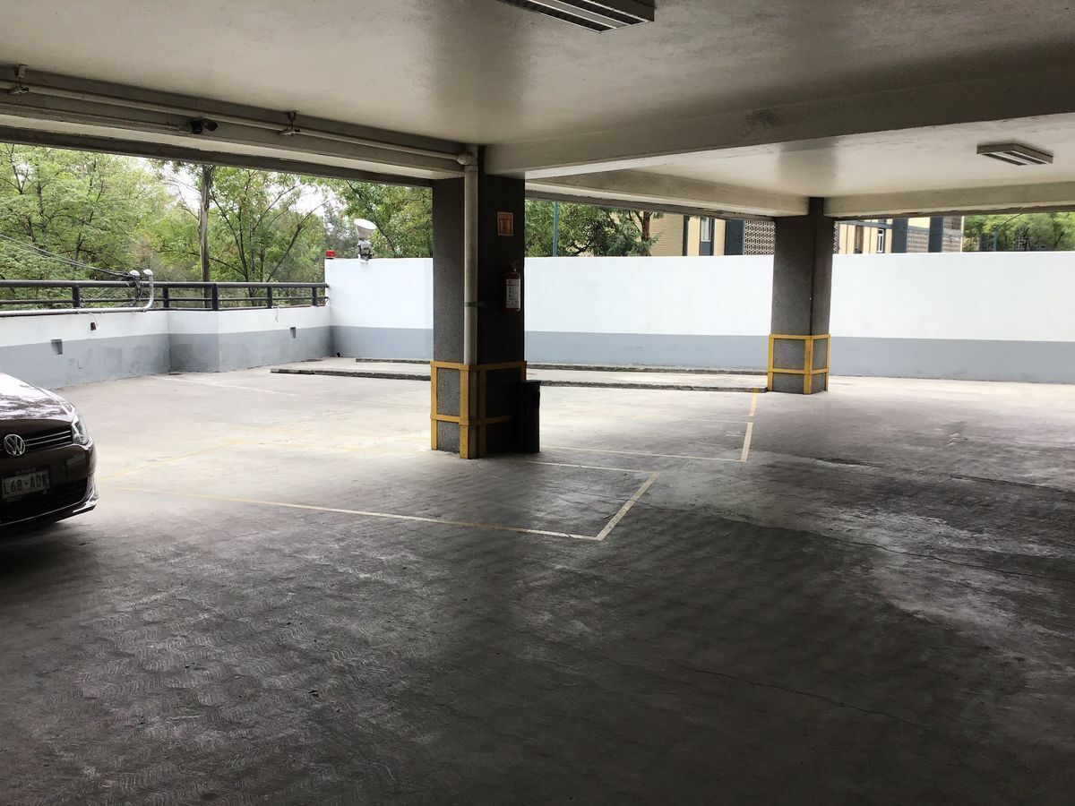 10 de 26: Estacionamiento