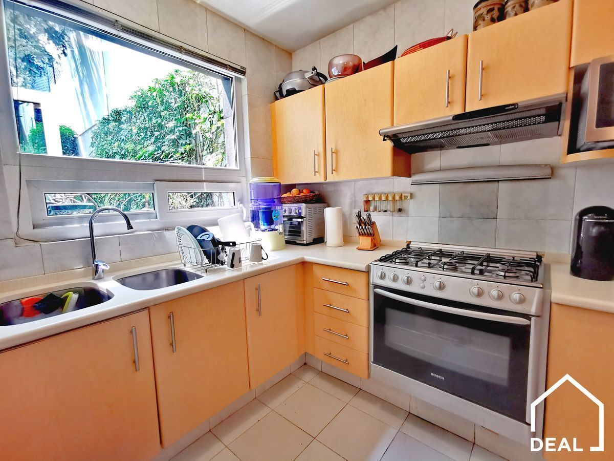 4 de 28: Cocina equipada