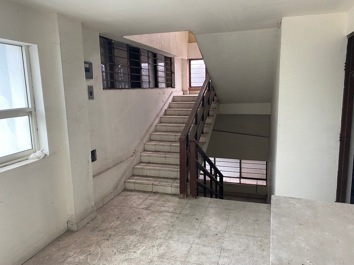 8 de 19: Escalera 2do piso