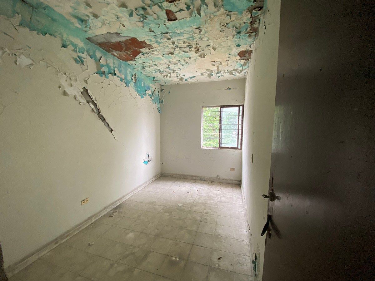 15 de 19: Depa 4to piso cuartos separados comparten baño