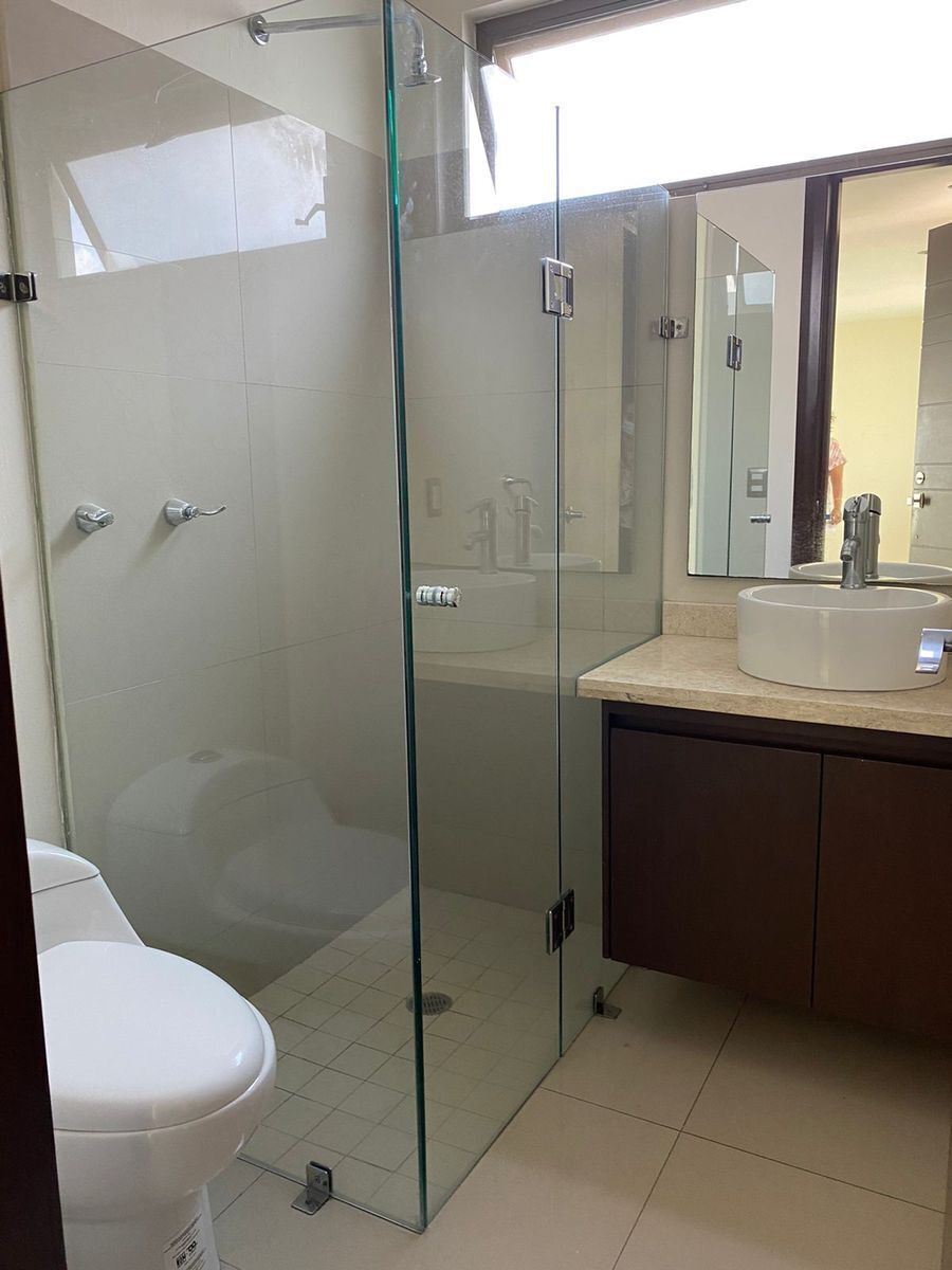 7 de 26: baño completo recamara planta baja 