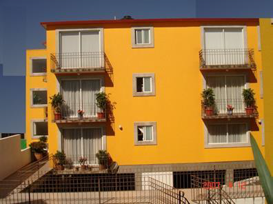 1 of 13: Fachada