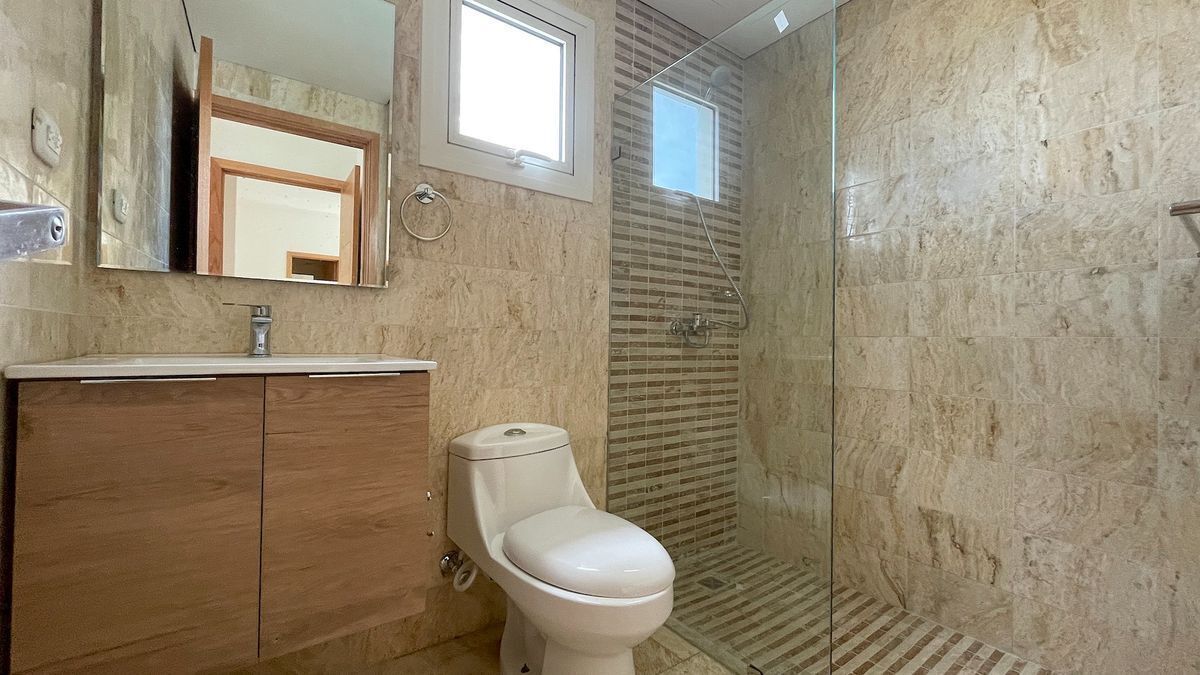 13 de 24: Baños revestidos en mármol. 