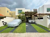 Residencia de OPORTUNIDAD en Coto Privado, Bugambilias, Jal.