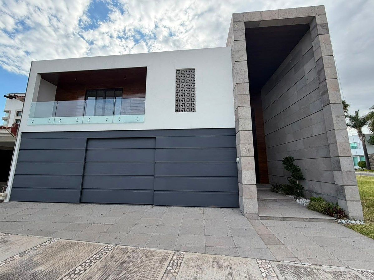 Casa en Venta en Vista Real Norte, frente a Área verde, Zona Atlixcáyotl, foto 1 de 28