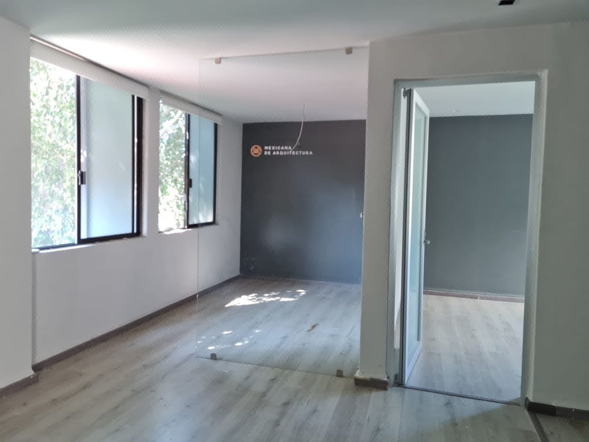 Jurica, Venta. Super ubicada, práctica oficina despacho, Plaza Norte