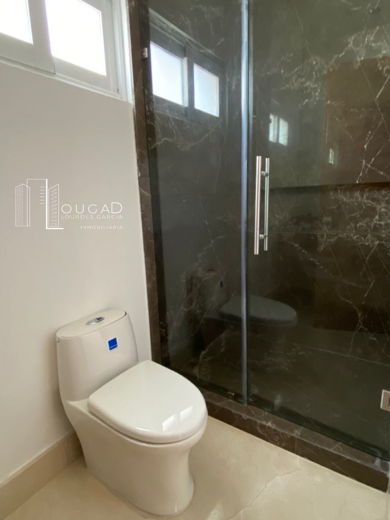 10 de 26: BAÑO COMPLETO ESTUDIO/RECAMARA