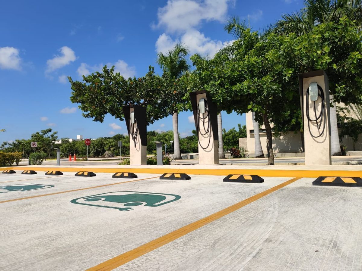 6 de 24: estacionamiento