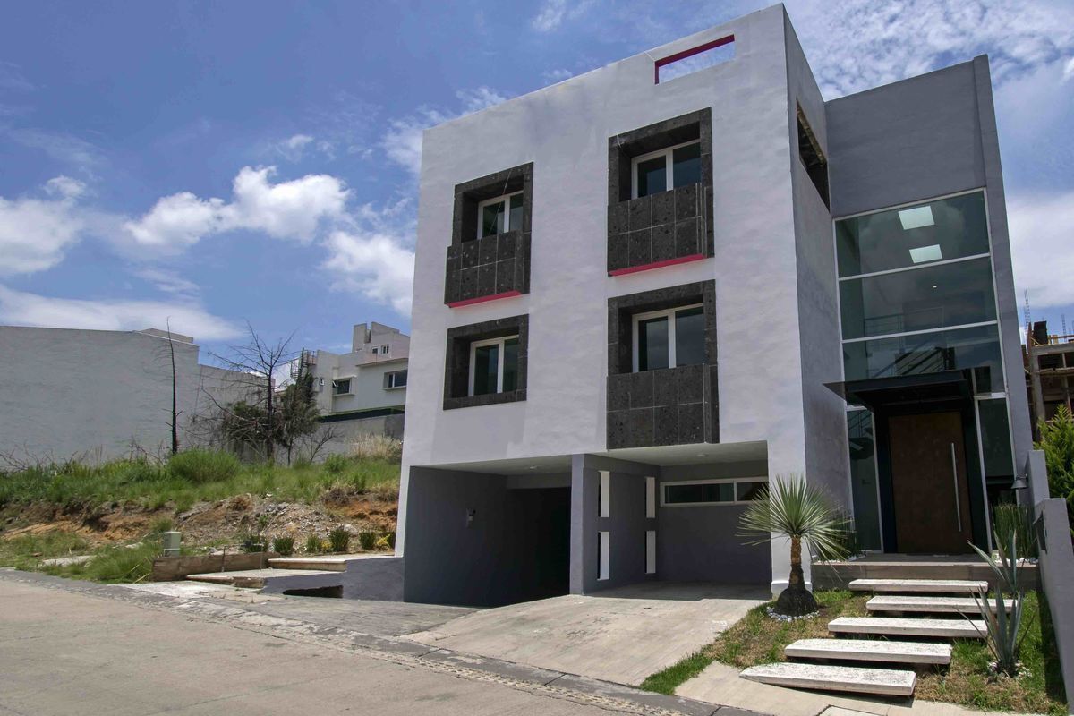 2 de 36: Fachada frontal