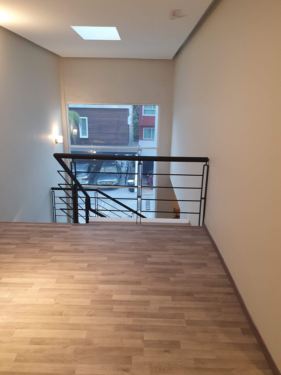 18 de 36: Piso 2 a escalera principal